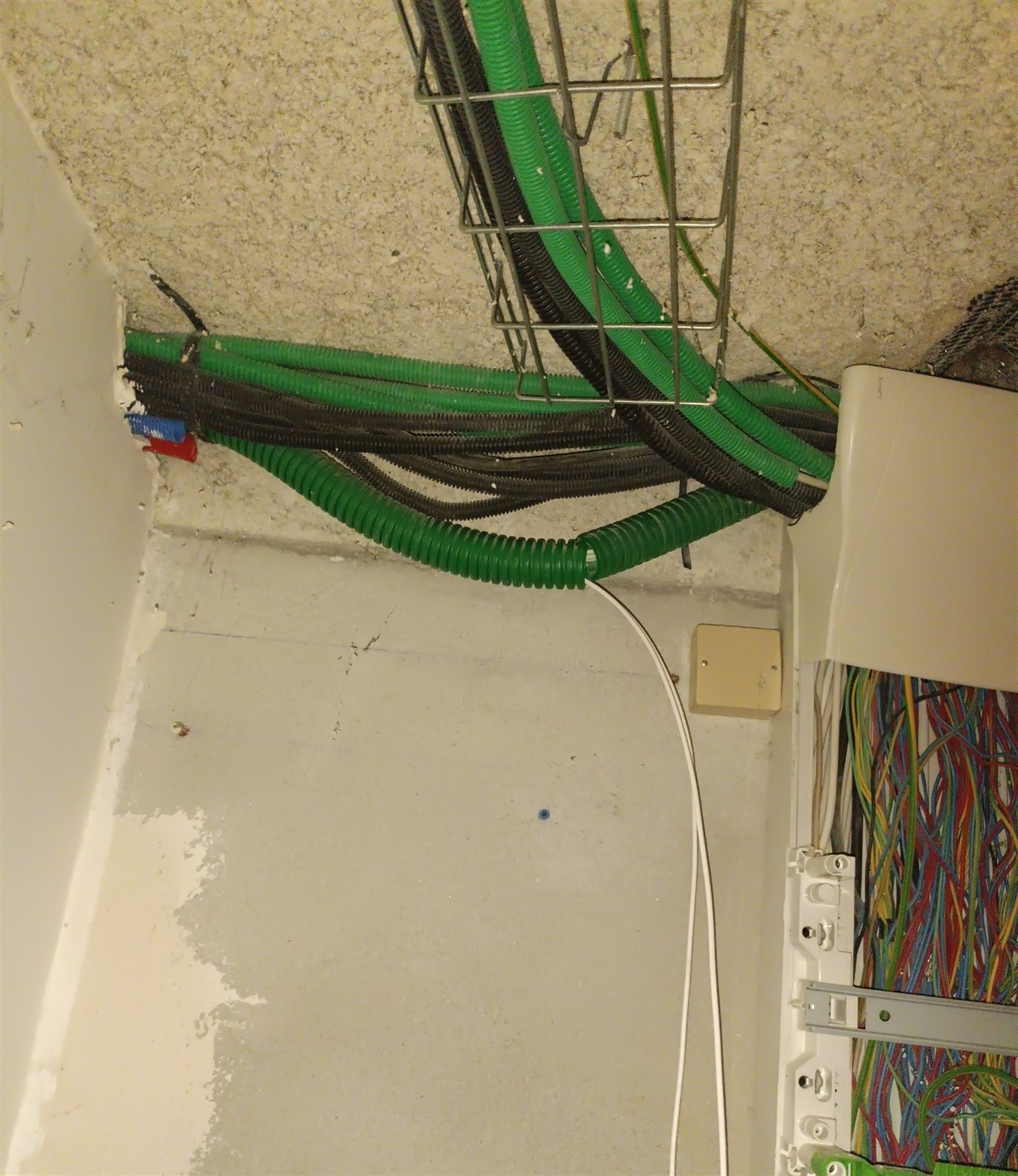 Gaines techniques préparées pour passage de fibre