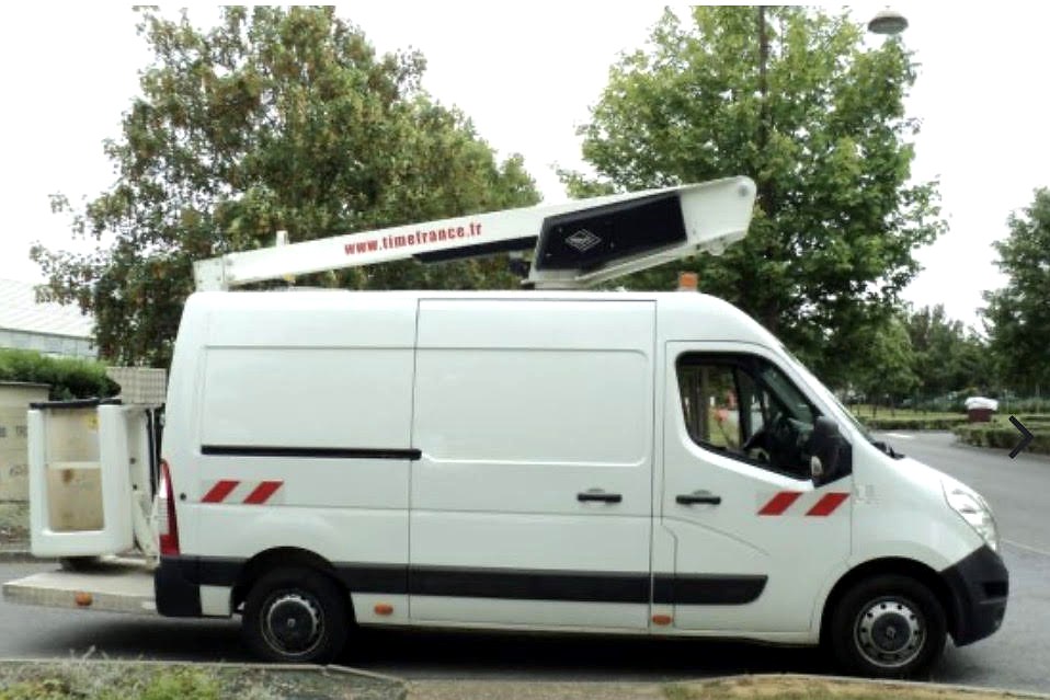 Intervention fibre en hauteur pour site professionnel